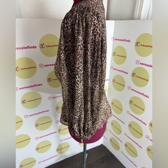 Leopard Print V-Neck Women's Top - Picture 5 of 6